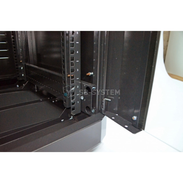 shkaf-servernyy-cms-33u-610-kh-675-ua-mgse3366mb-usilennyy-dlya-setevogo-oborudovaniya-1055801.jpeg